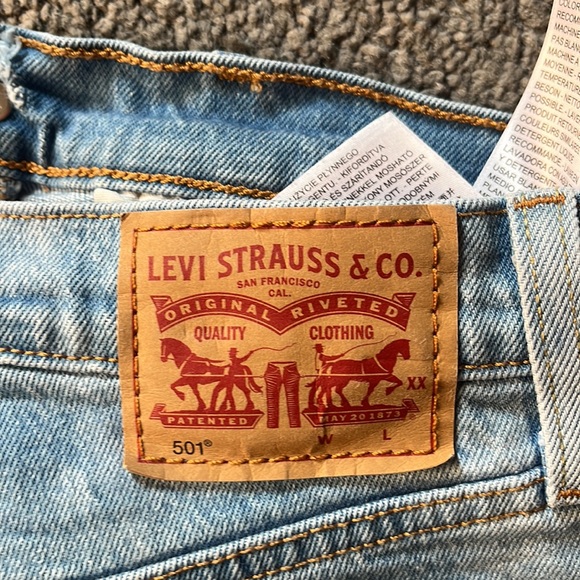 Levi 501 Jean shorts acid wash W26 - Picture 4 of 4